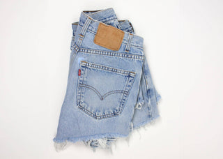 Low-Rise Denim Shorts in Medium Wash