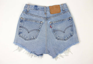 Low-Rise Denim Shorts in Medium Wash