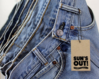 Low-Rise Denim Shorts in Medium Wash